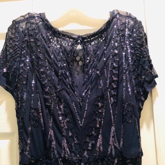 Long navy blue sequenced gown - Picture 7 of 8